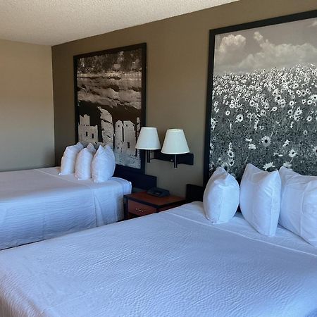Super 8 By Wyndham Colorado Springs Airport Motel Eksteriør bilde
