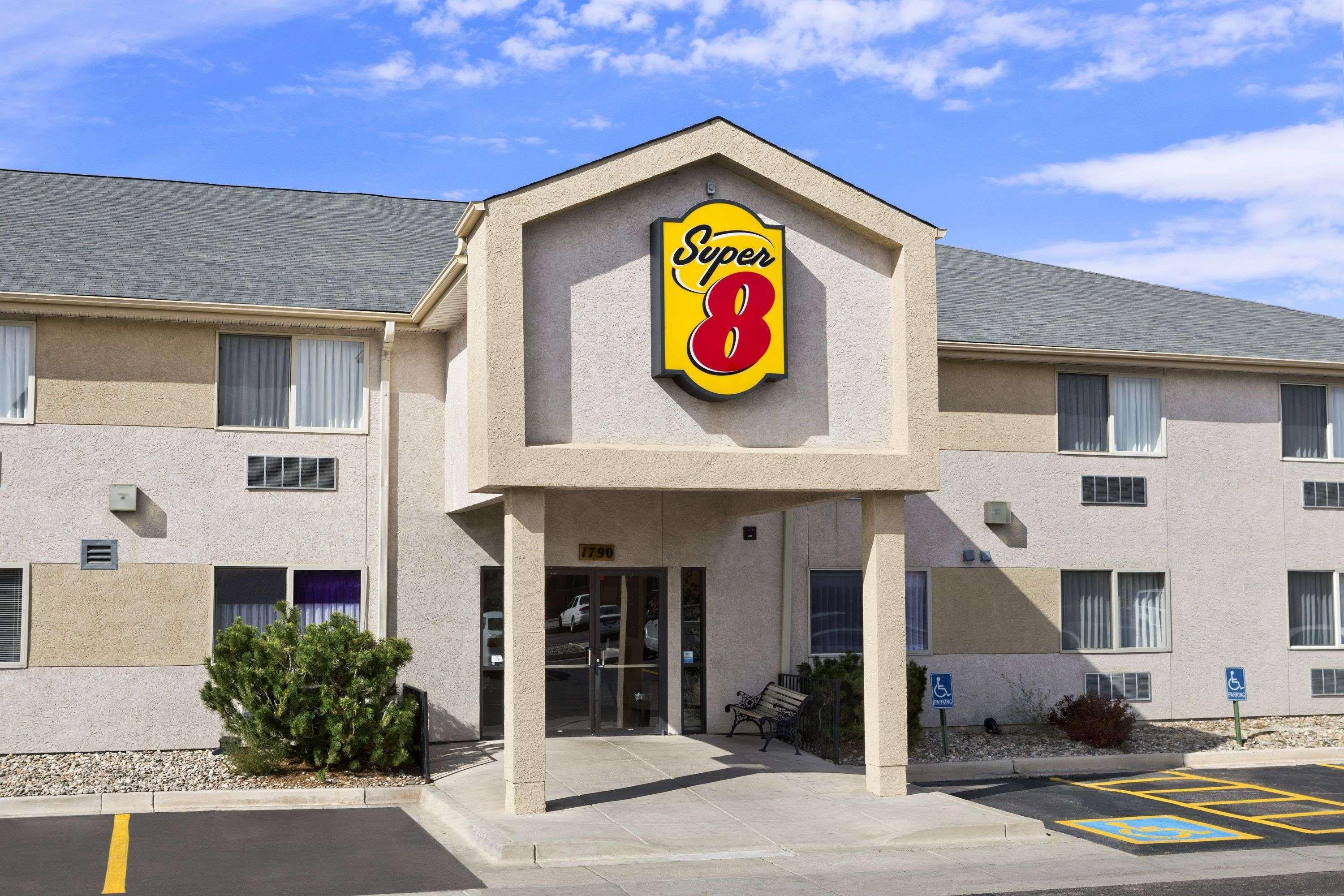 Super 8 By Wyndham Colorado Springs Airport Motel Eksteriør bilde