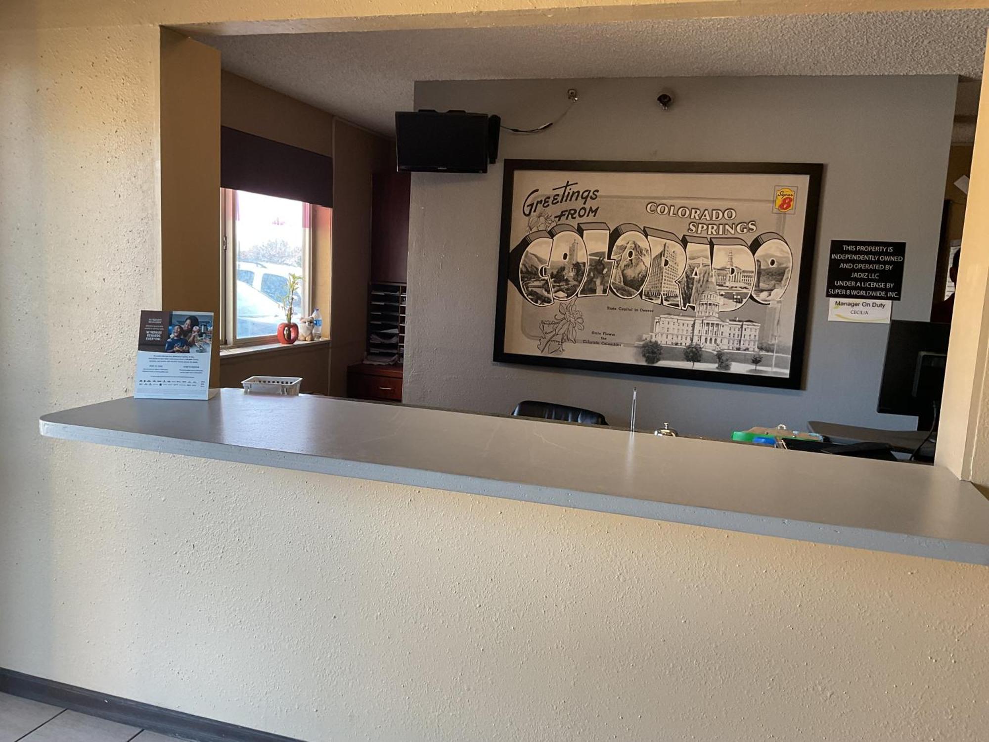 Super 8 By Wyndham Colorado Springs Airport Motel Eksteriør bilde